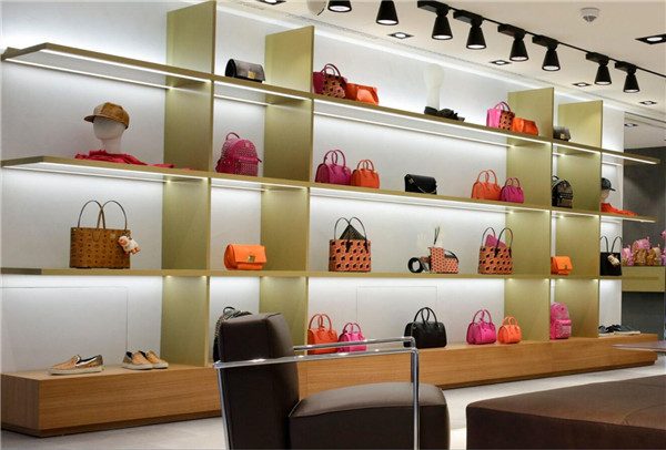 boutique handbag display ideas